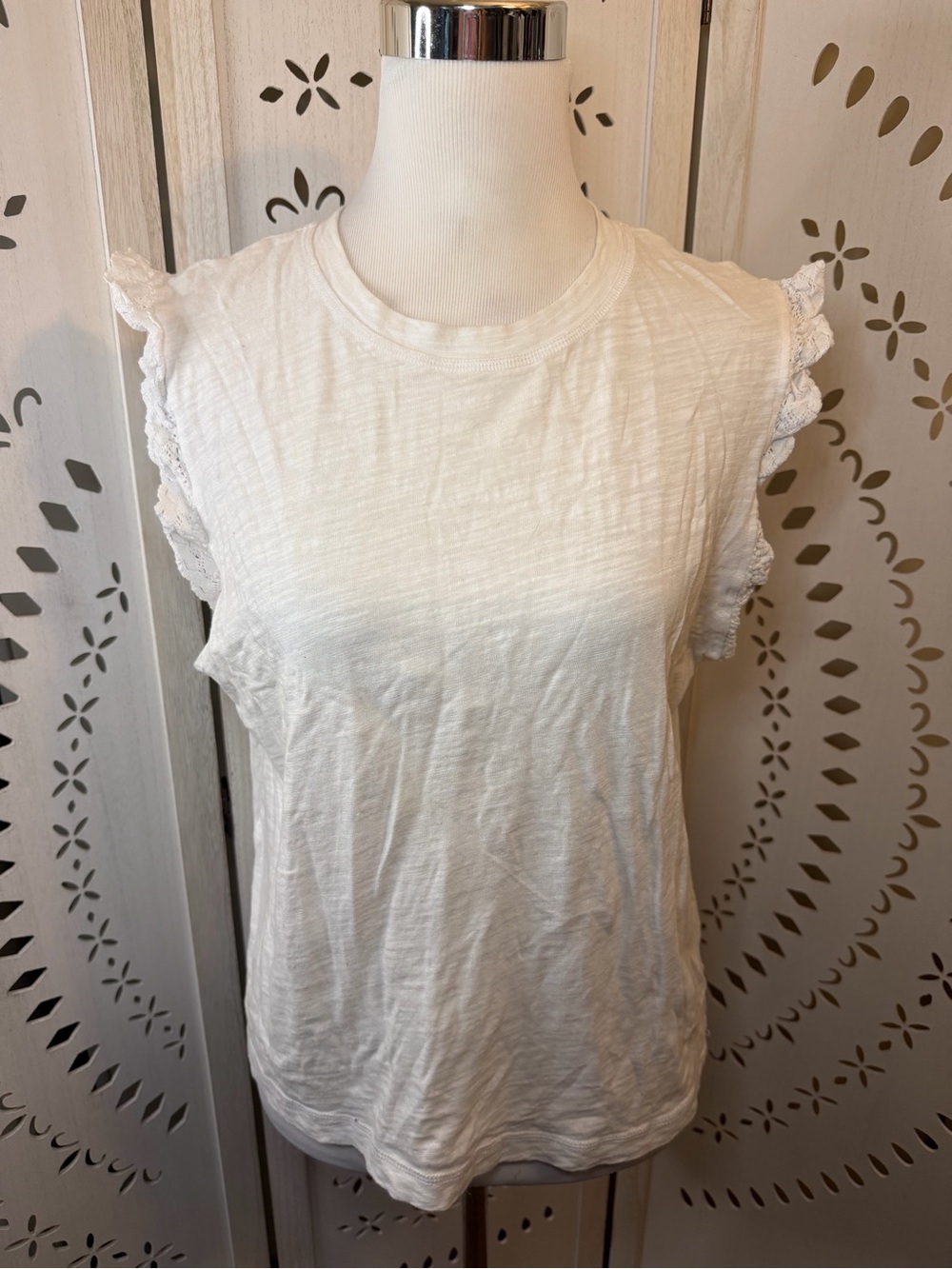 100% Cotton White Lace-Trim Ruffle Sleeveless Top